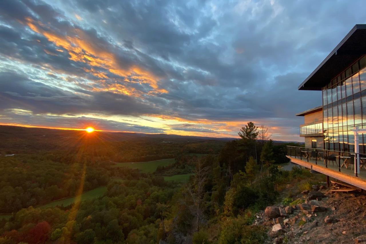 Auberge De La Montagne Coupee Saint Jean De Matha Eksteriør billede